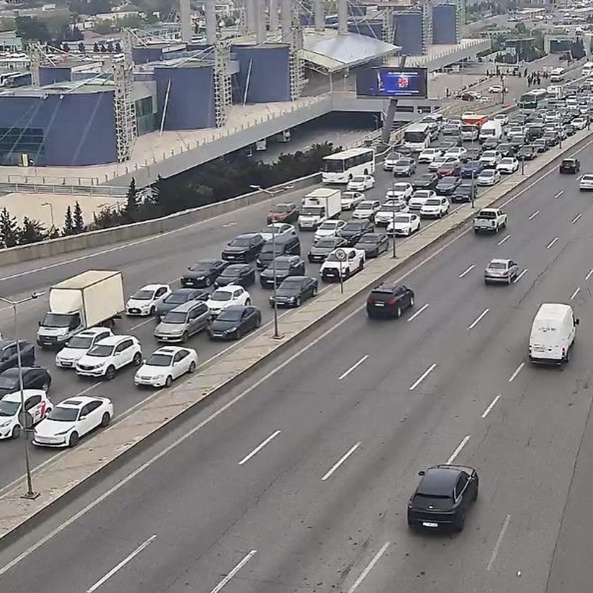 DİQQƏT: Bu yollarda tıxac var - SİYAHI (FOTO)