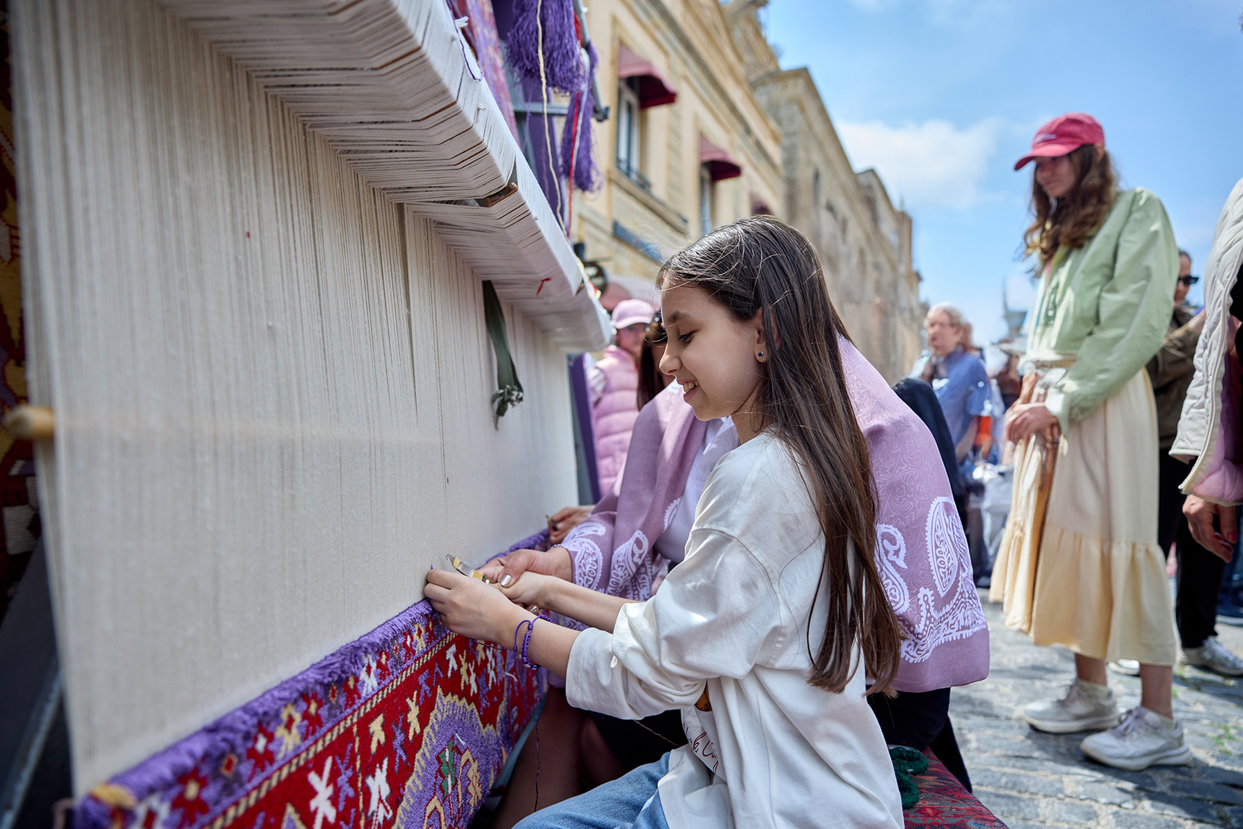 "Azercell" Beynəlxalq Xalça Festivalında “Minlərlə ilmə, bir güc” xalçasını təqdim etdi (FOTO)
