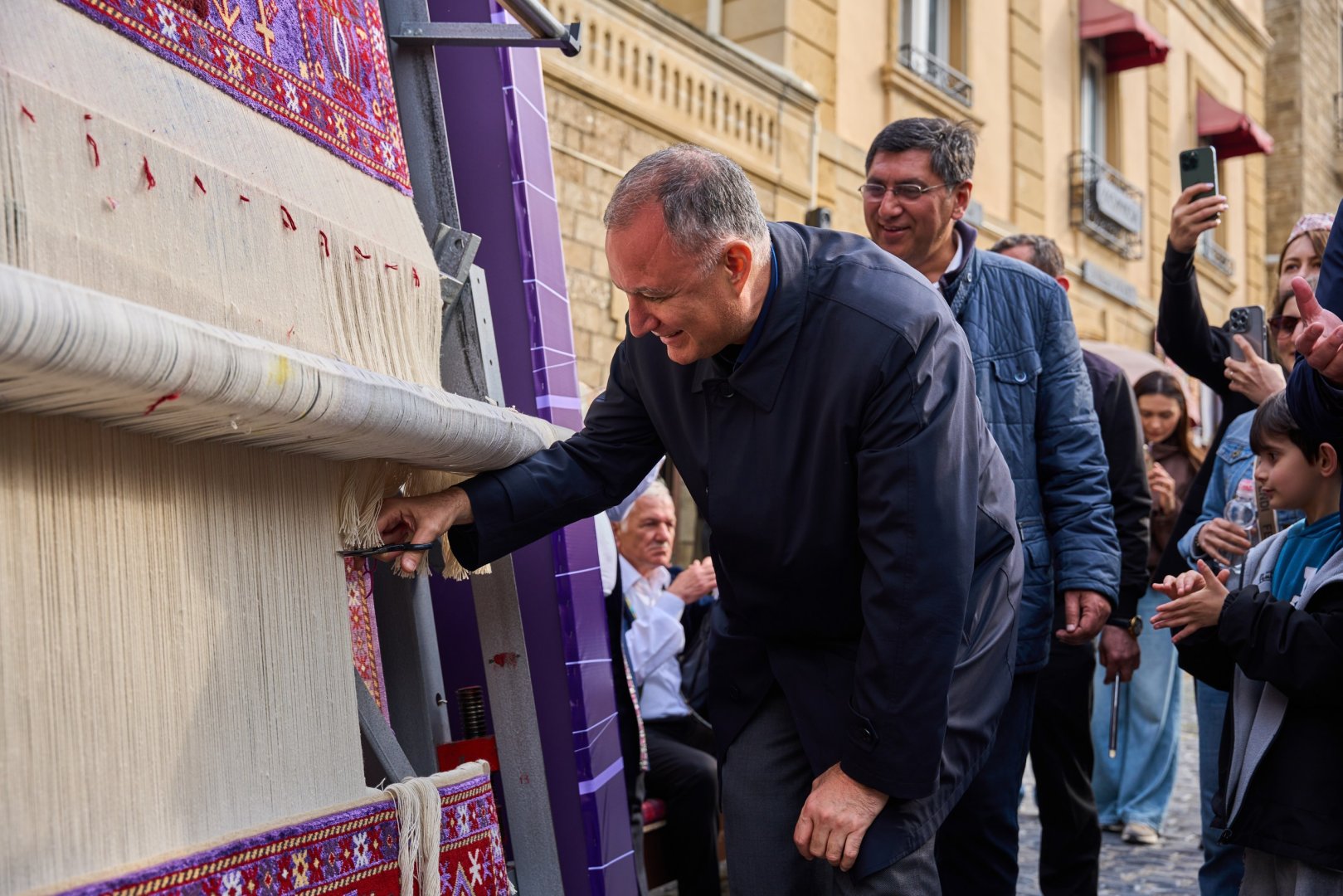 "Azercell" Beynəlxalq Xalça Festivalında “Minlərlə ilmə, bir güc” xalçasını təqdim etdi (FOTO)