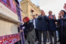 "Azercell" Beynəlxalq Xalça Festivalında “Minlərlə ilmə, bir güc” xalçasını təqdim etdi (FOTO)