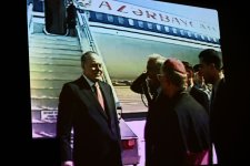 Heydər Əliyev Mərkəzində Ümummilli Lider Heydər Əliyevə həsr edilən “Bir səfərin izi ilə” filmi nümayiş olunub (FOTO)