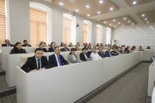 Harvard Universitetinin Growth Lab Mərkəzinin təsisçisi və direktoru UNEC-də təqdimatla çıxış edib