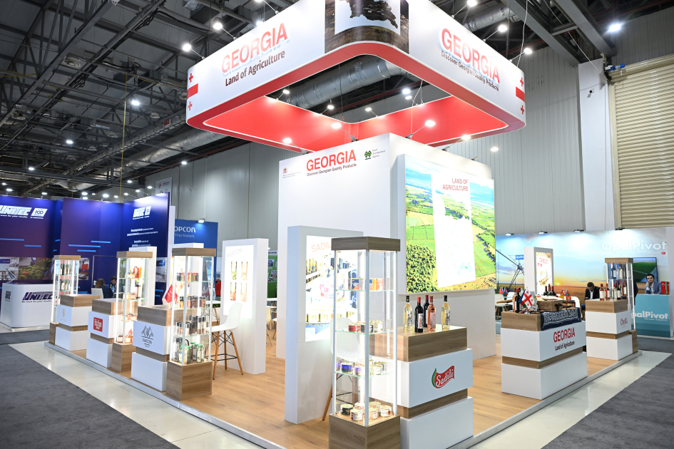 Prezident İlham Əliyev və Birinci xanım Mehriban Əliyeva 19-cu “Caspian Agro Week” və 31-ci “InterFood Azerbaijan” sərgiləri ilə tanış olublar (FOTO)