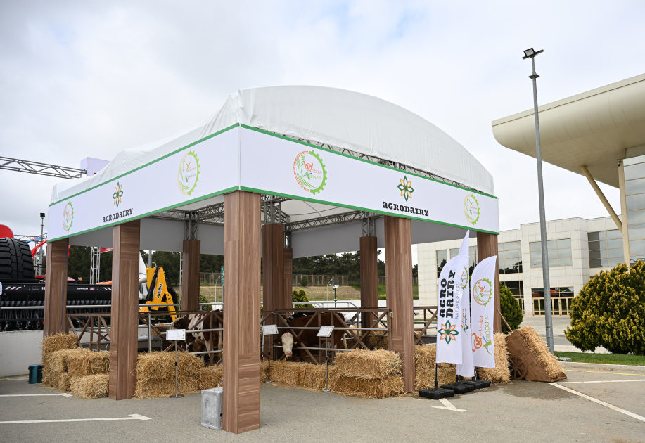 Prezident İlham Əliyev və Birinci xanım Mehriban Əliyeva 19-cu “Caspian Agro Week” və 31-ci “InterFood Azerbaijan” sərgiləri ilə tanış olublar (FOTO)
