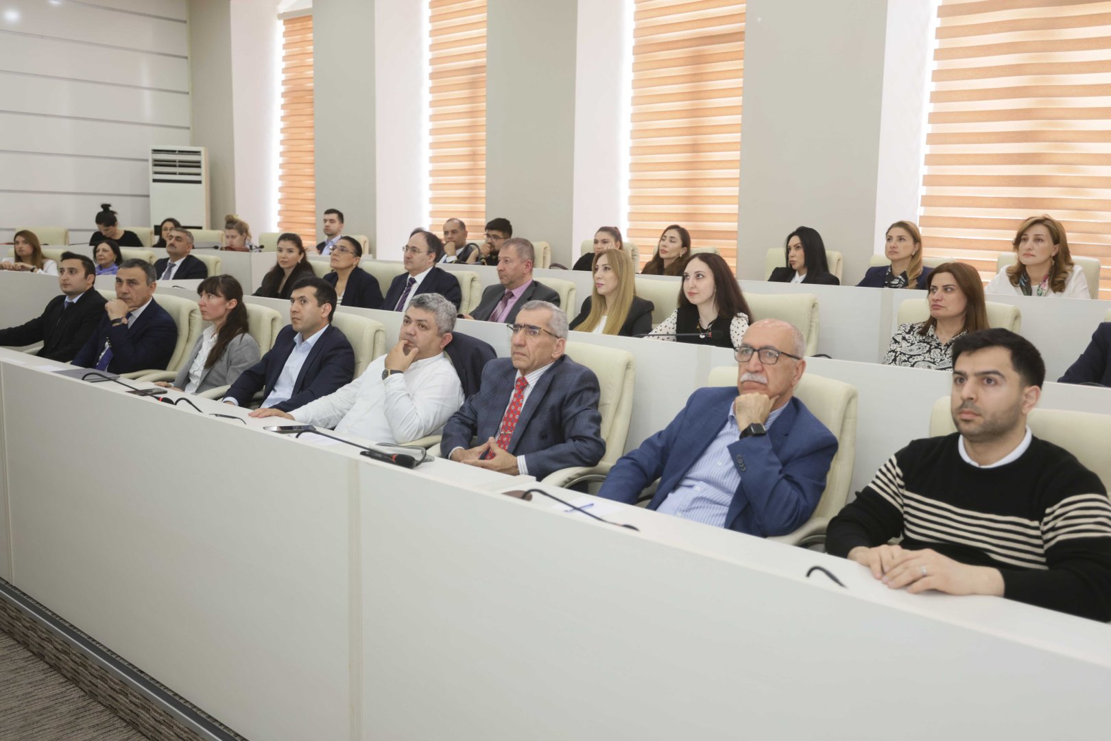 Harvard Universitetinin Growth Lab Mərkəzinin təsisçisi və direktoru UNEC-də təqdimatla çıxış edib