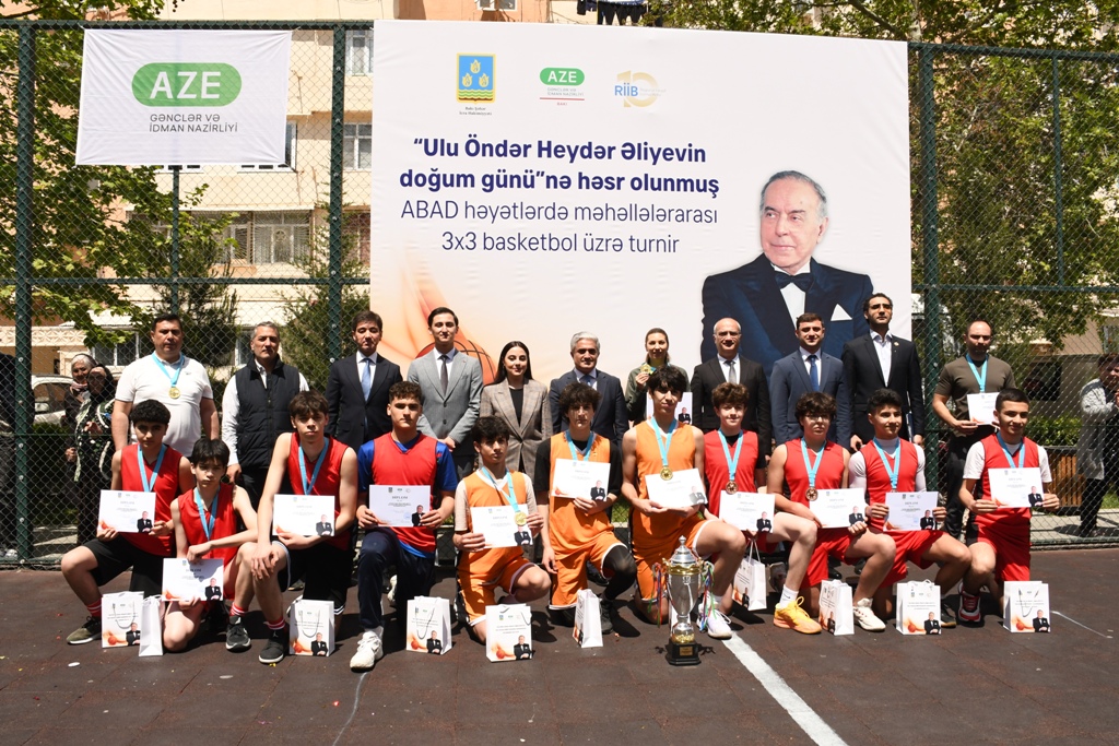 Paytaxtın abad məhəllələrində basketbol yarışları başa çatıb (FOTO)