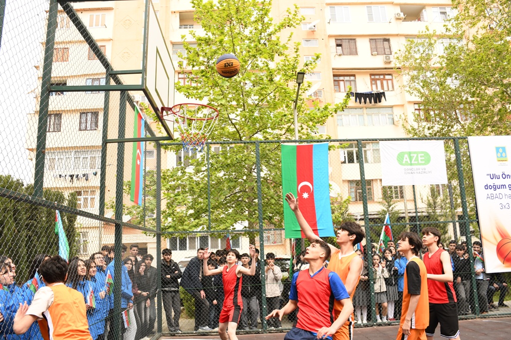Paytaxtın abad məhəllələrində basketbol yarışları başa çatıb (FOTO)