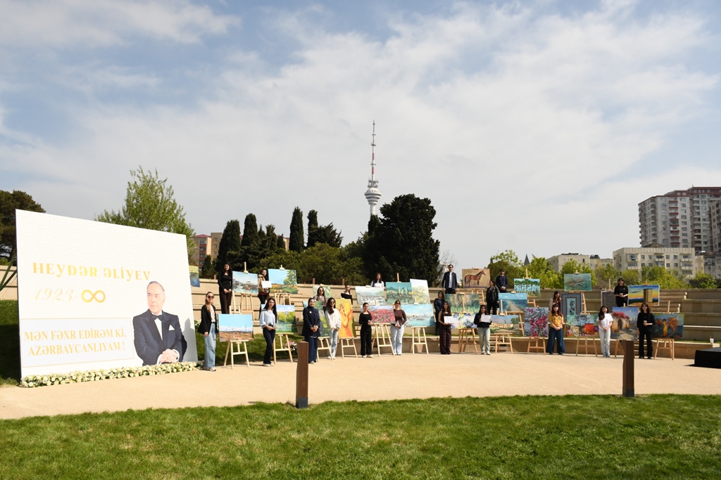 Mərkəzi Nəbatat bağında gənc rəssamların sərgisi keçirilib (FOTO)