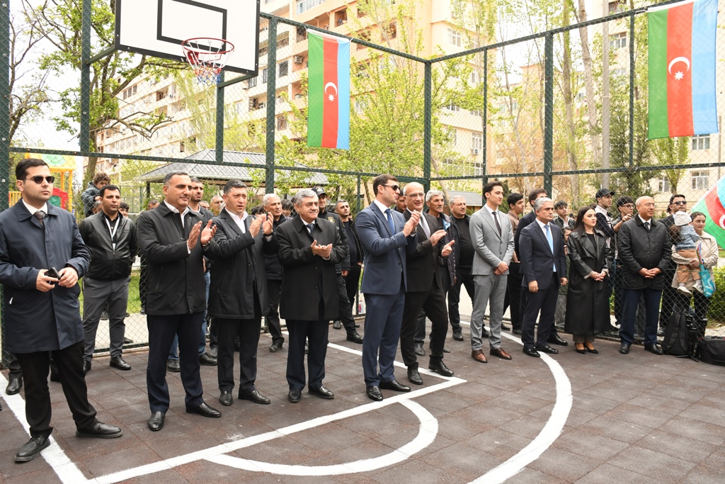 Paytaxtın abad məhəllələrində basketbol yarışları başa çatıb (FOTO)
