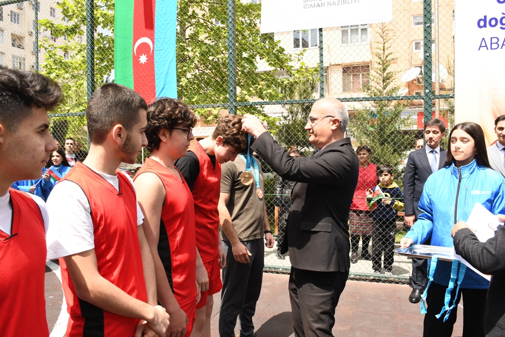 Paytaxtın abad məhəllələrində basketbol yarışları başa çatıb (FOTO)
