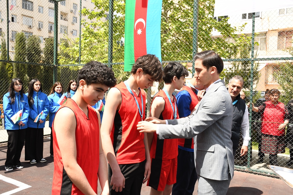 Paytaxtın abad məhəllələrində basketbol yarışları başa çatıb (FOTO)