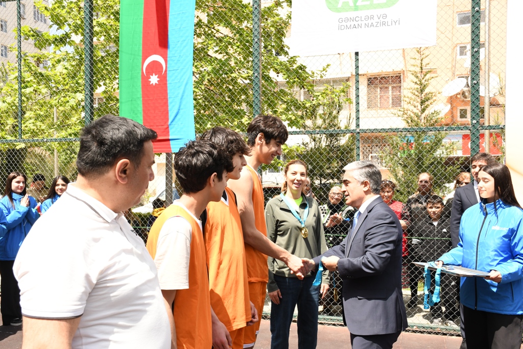 Paytaxtın abad məhəllələrində basketbol yarışları başa çatıb (FOTO)