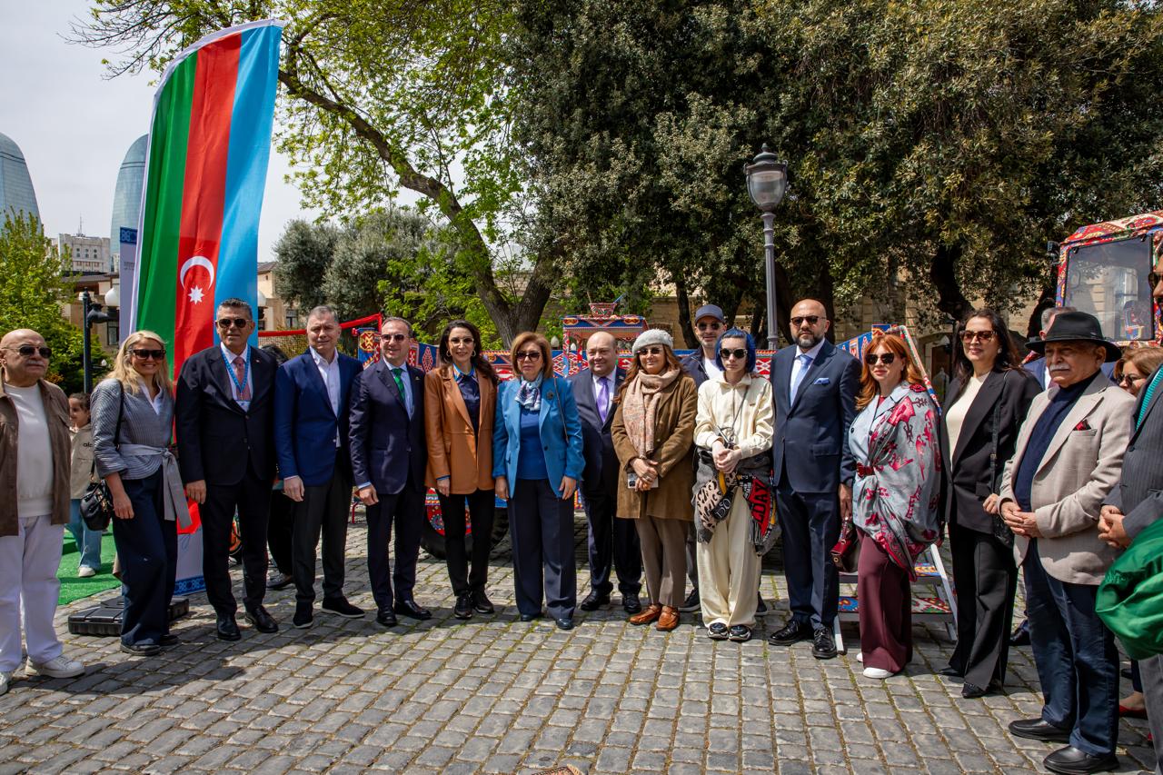 "Baku Steel Company" Xalça Festivalında polad sənətini təqdim etdi (FOTO)