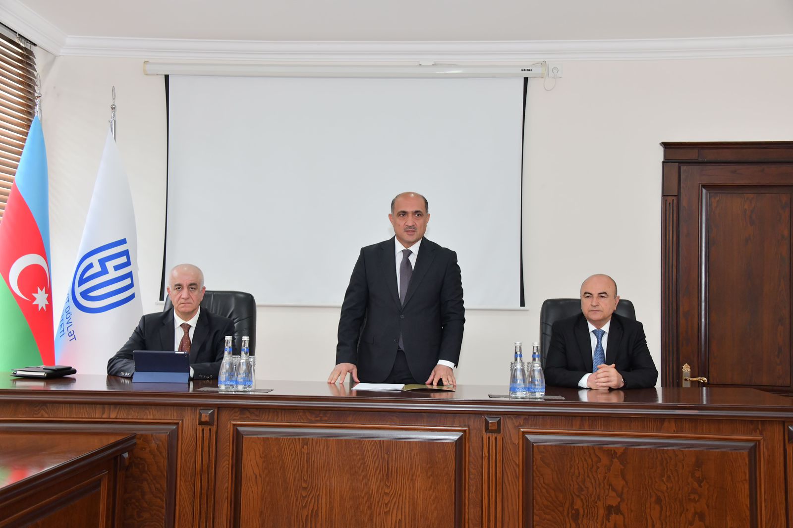 Sumqayıt Dövlət Universitetinin yeni rektoru kollektivə təqdim olunub (FOTO)