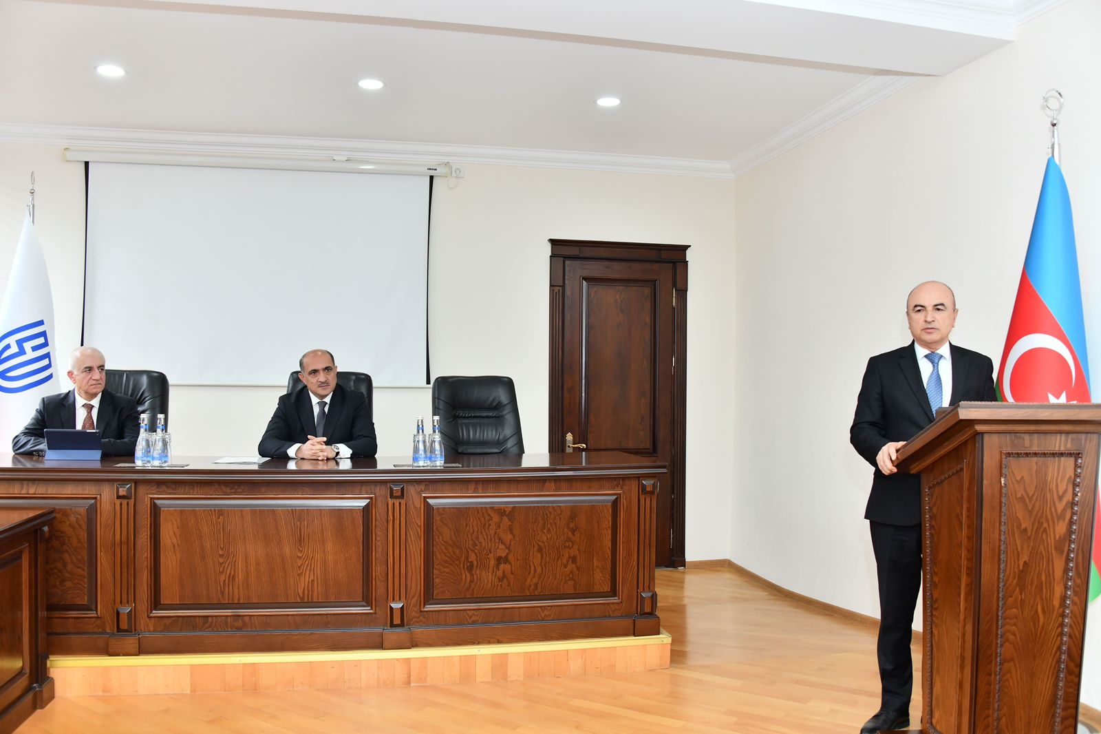 Sumqayıt Dövlət Universitetinin yeni rektoru kollektivə təqdim olunub (FOTO)