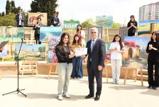 Mərkəzi Nəbatat bağında gənc rəssamların sərgisi keçirilib (FOTO)