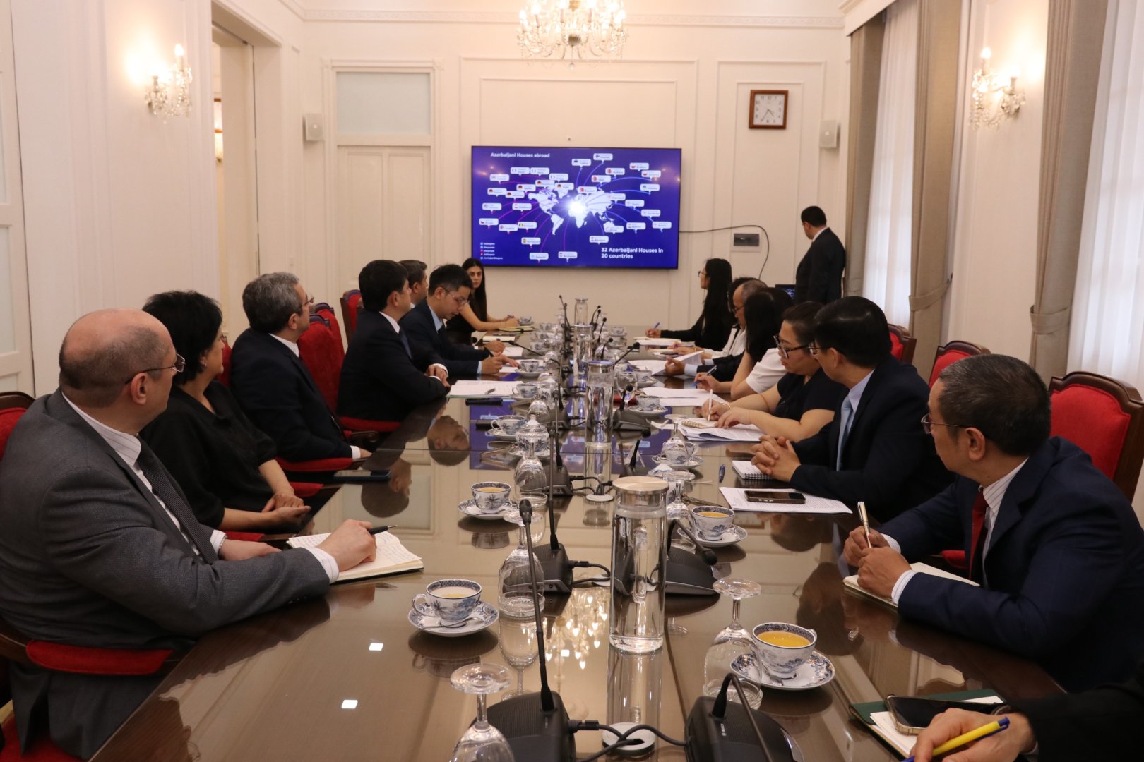 Fuad Muradov Vyetnamda bir sıra rəsmi görüşlər keçirib (FOTO)