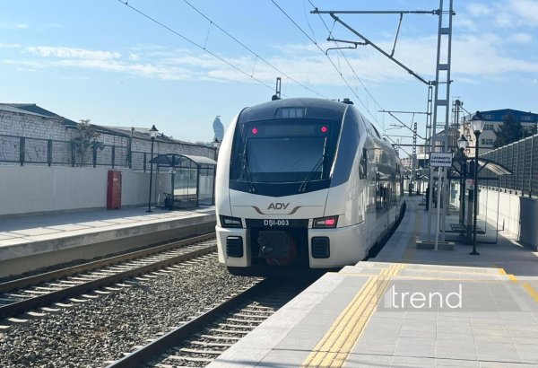 Bakıda yeni qatar dayanacağı istifadəyə verildi (FOTO/VİDEO) (YENİLƏNİB)