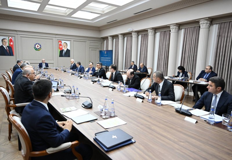 Əli Əsədov iclas keçirdi (FOTO)
