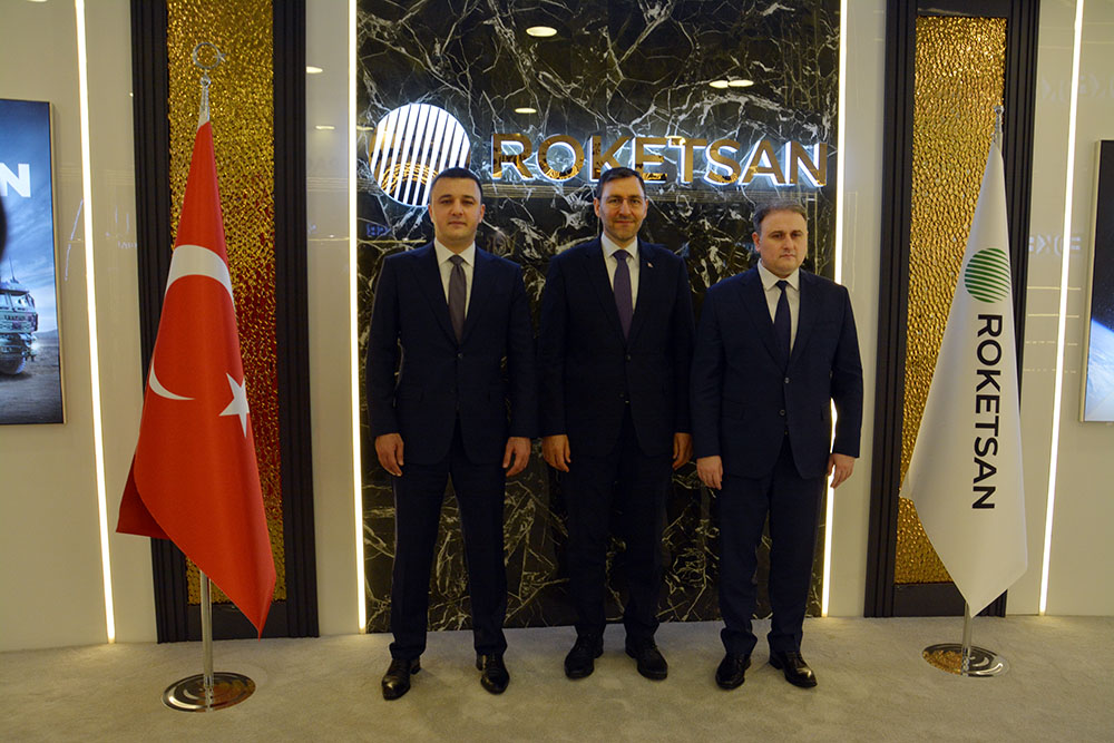 Müdafiə nazirinin müavini “SAHA EXPO 2026” sərgisində iştirak edib (FOTO)