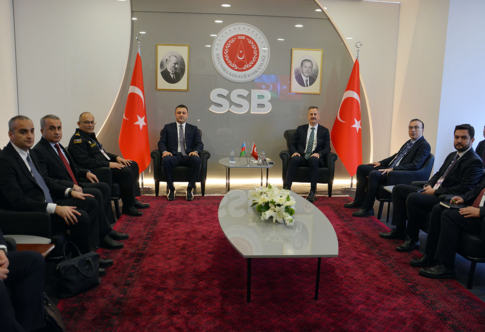 Müdafiə nazirinin müavini “SAHA EXPO 2026” sərgisində iştirak edib (FOTO)