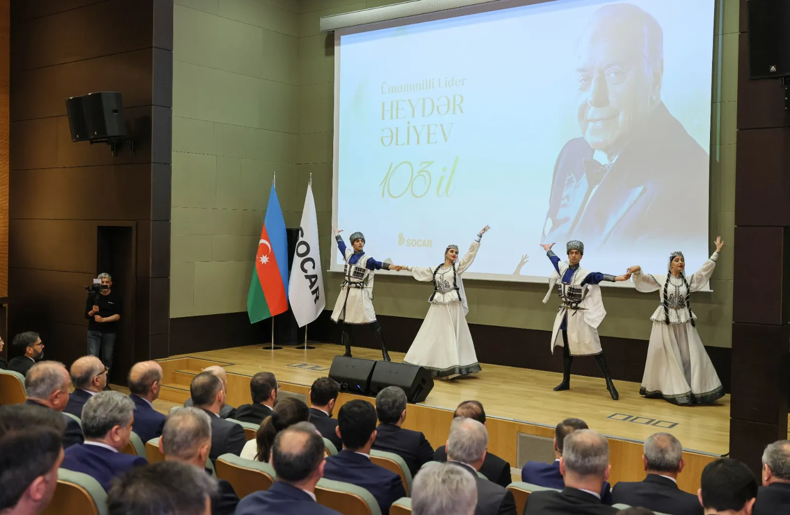 Ulu Öndər Heydər Əliyevin anadan olmasının 103-cü ildönümü münasibətilə SOCAR-da tədbir keçirilib (FOTO)