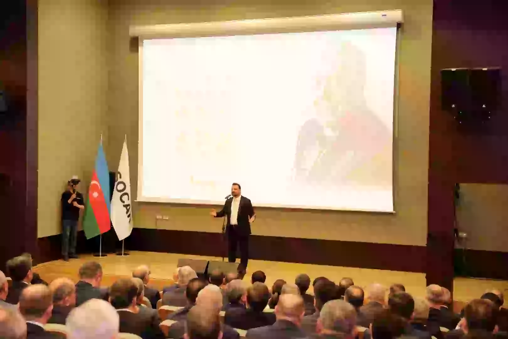 Ulu Öndər Heydər Əliyevin anadan olmasının 103-cü ildönümü münasibətilə SOCAR-da tədbir keçirilib (FOTO)