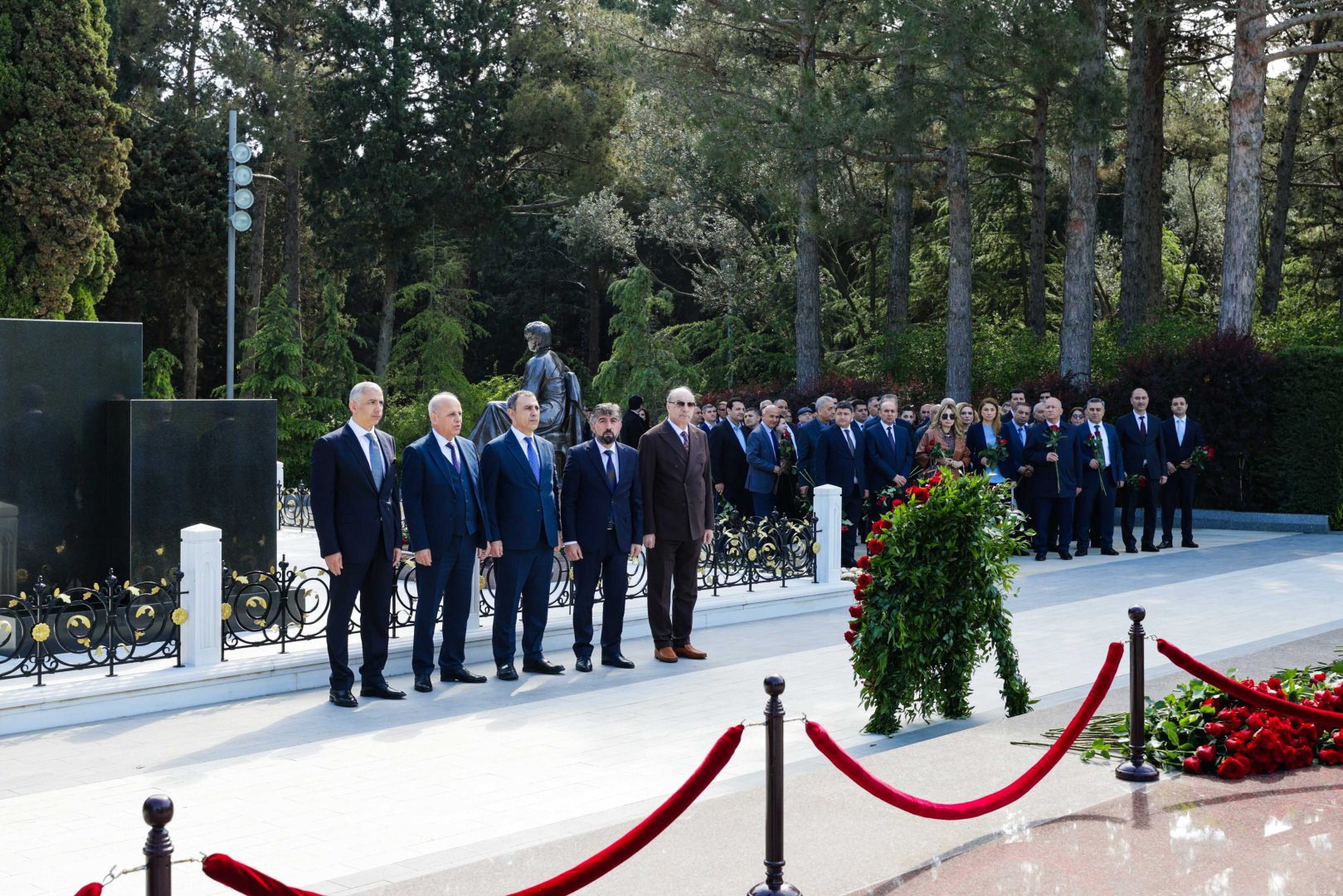 UNEC-də “Heydər Əliyev irsi: Elm, təhsil və milli tərəqqi” adlı elmi-praktiki konfrans keçirilib (FOTO)
