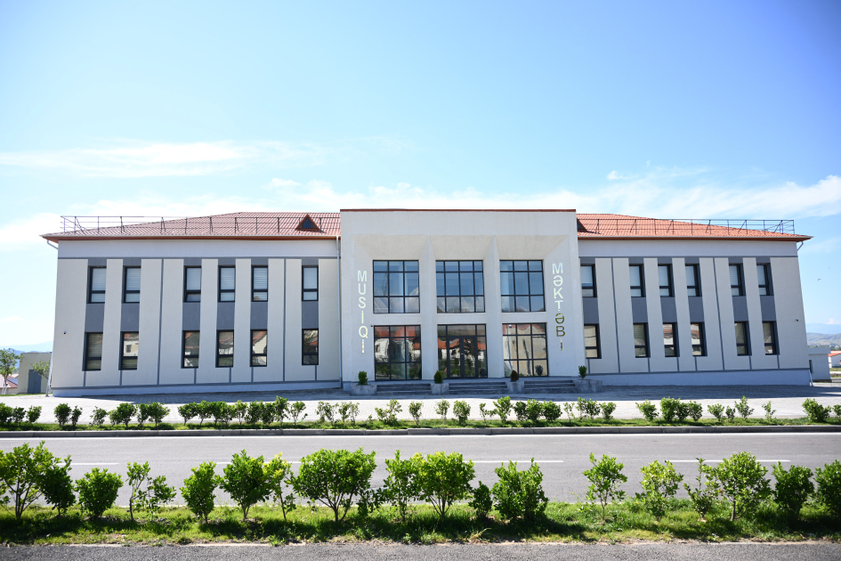 Prezident İlham Əliyev və Birinci xanım Mehriban Əliyeva Şükürbəyli kəndində fərdi evlərdə yaradılmış şəraitlə tanış olublar (FOTO)