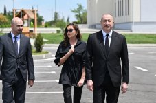 Prezident İlham Əliyev və Birinci xanım Mehriban Əliyeva Şükürbəyli kəndində fərdi evlərdə yaradılmış şəraitlə tanış olublar (FOTO)