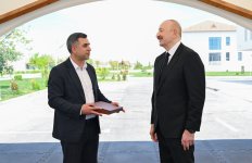 Prezident İlham Əliyev və Birinci xanım Mehriban Əliyeva Cəbrayıl rayonunun Şükürbəyli kəndinə köçən sakinlərlə görüşüblər (FOTO)
