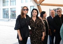 Prezident İlham Əliyev və Birinci xanım Mehriban Əliyeva Cəbrayıl rayonunun Şükürbəyli kəndinə köçən sakinlərlə görüşüblər (FOTO)