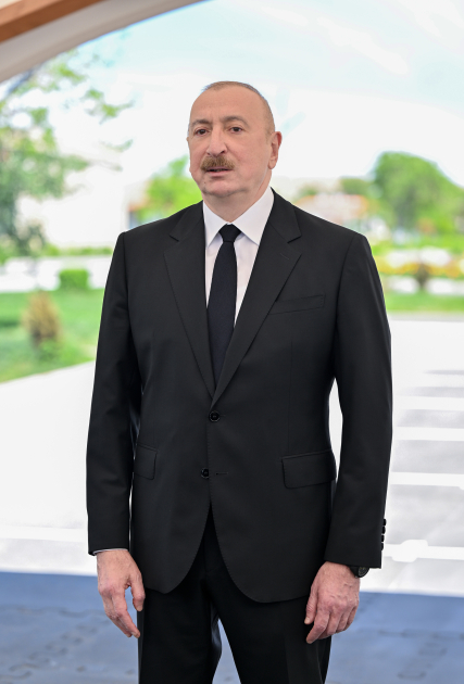 Prezident İlham Əliyev və Birinci xanım Mehriban Əliyeva Cəbrayıl rayonunun Şükürbəyli kəndinə köçən sakinlərlə görüşüblər (FOTO)