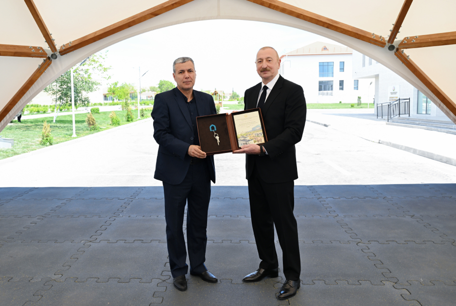 Prezident İlham Əliyev və Birinci xanım Mehriban Əliyeva Cəbrayıl rayonunun Şükürbəyli kəndinə köçən sakinlərlə görüşüblər (FOTO)