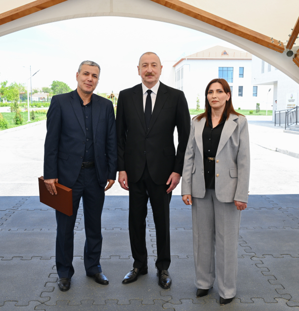 Prezident İlham Əliyev və Birinci xanım Mehriban Əliyeva Cəbrayıl rayonunun Şükürbəyli kəndinə köçən sakinlərlə görüşüblər (FOTO)