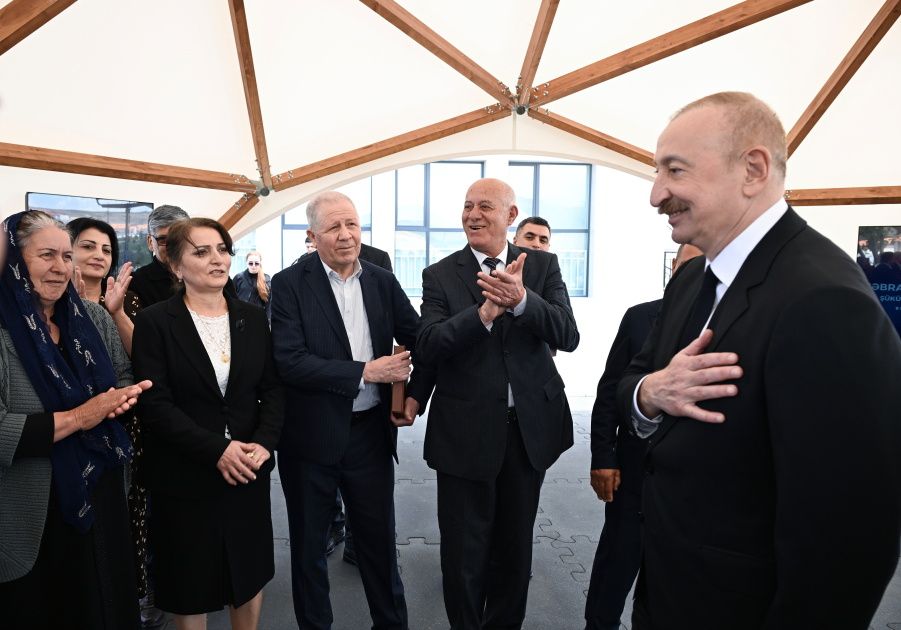 Prezident İlham Əliyev və Birinci xanım Mehriban Əliyeva Cəbrayıl rayonunun Şükürbəyli kəndinə köçən sakinlərlə görüşüblər (FOTO)