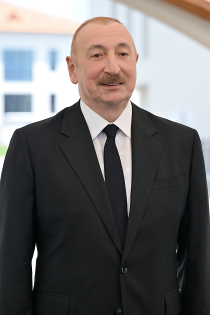 Prezident İlham Əliyev və Birinci xanım Mehriban Əliyeva Cəbrayıl rayonunun Şükürbəyli kəndinə köçən sakinlərlə görüşüblər (FOTO)