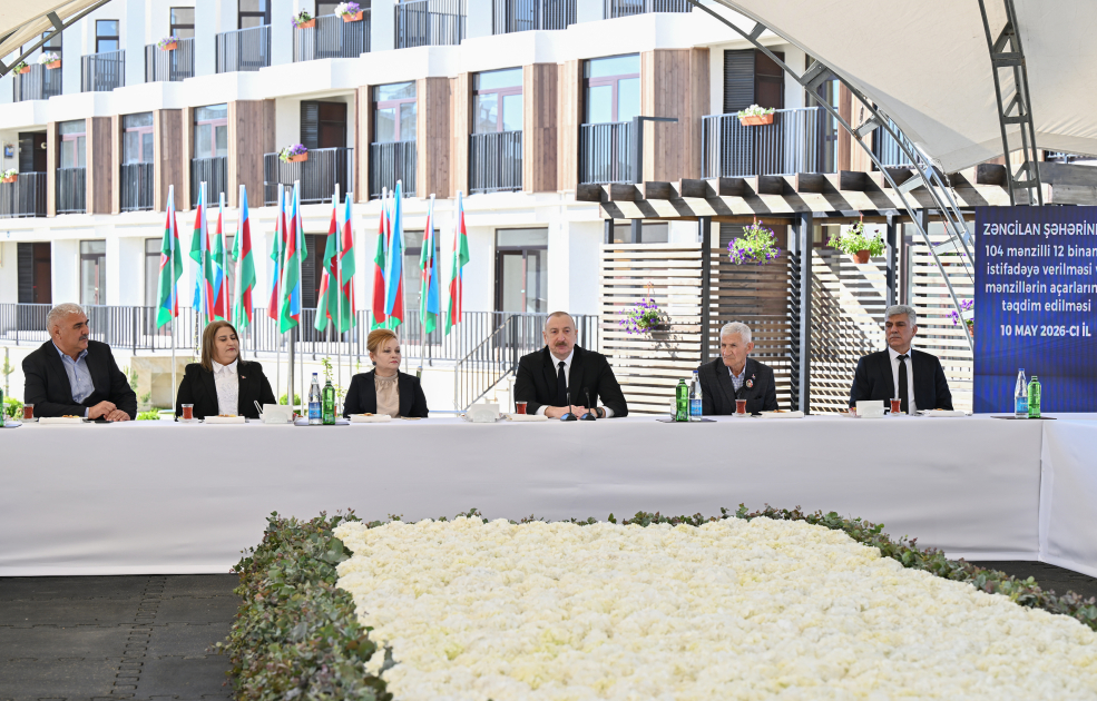 Prezident İlham Əliyev Zəngilan şəhərində sakinlərlə görüşüb, “Zangilan City Park Hotel”in təməlini qoyub (FOTO)