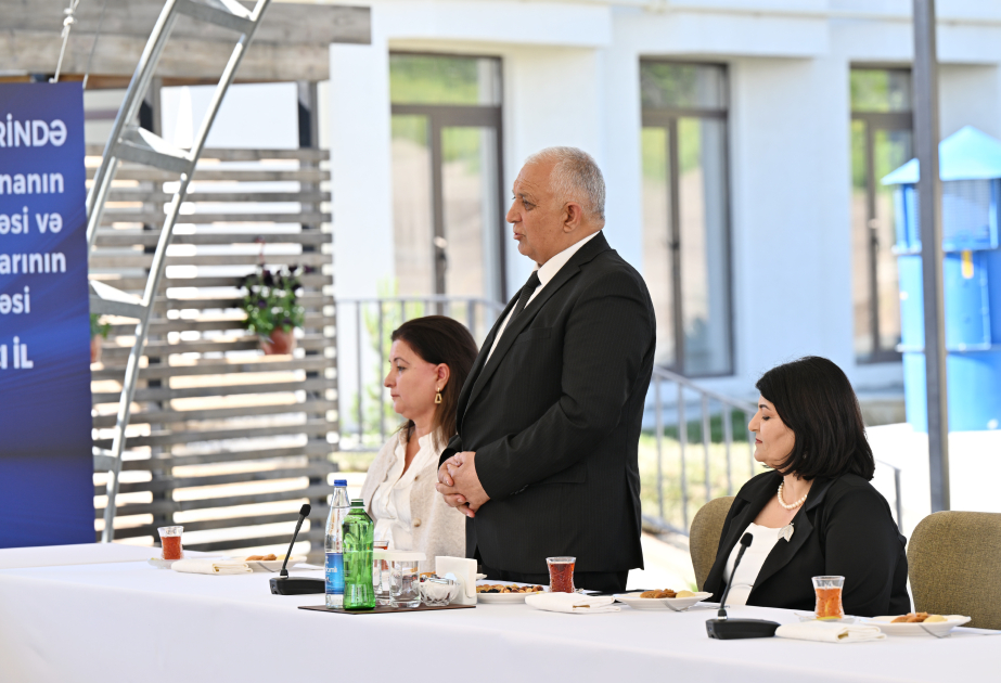 Prezident İlham Əliyev Zəngilan şəhərindəki ilk yaşayış kompleksinə köçən ailələrlə görüşüb (FOTO) (YENİLƏNİB)