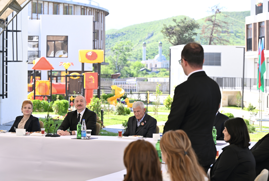 Prezident İlham Əliyev Zəngilan şəhərində sakinlərlə görüşüb, “Zangilan City Park Hotel”in təməlini qoyub (FOTO)