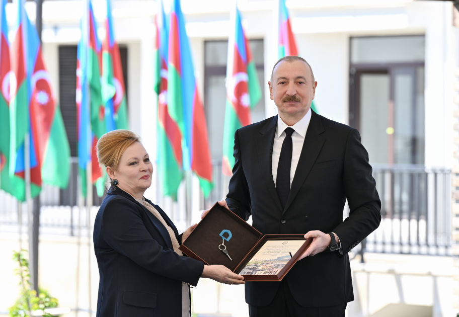 Prezident İlham Əliyev Zəngilan şəhərində sakinlərlə görüşüb, “Zangilan City Park Hotel”in təməlini qoyub (FOTO)