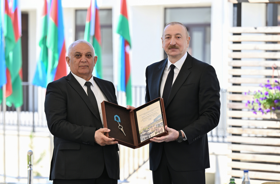 Prezident İlham Əliyev Zəngilan şəhərində sakinlərlə görüşüb, “Zangilan City Park Hotel”in təməlini qoyub (FOTO)