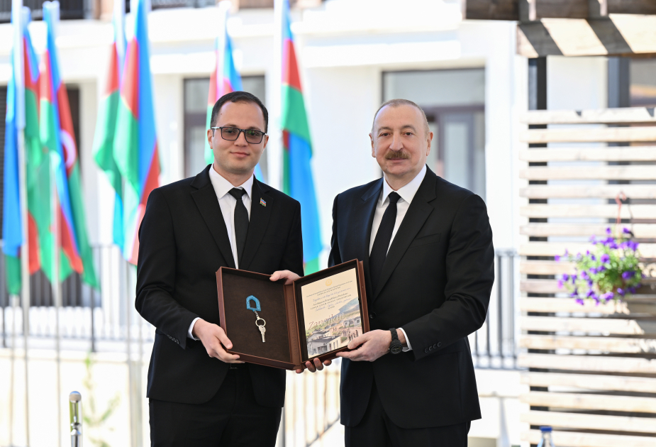Prezident İlham Əliyev Zəngilan şəhərində sakinlərlə görüşüb, “Zangilan City Park Hotel”in təməlini qoyub (FOTO)