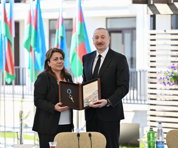 Prezident İlham Əliyev Zəngilan şəhərində sakinlərlə görüşüb, “Zangilan City Park Hotel”in təməlini qoyub (FOTO)