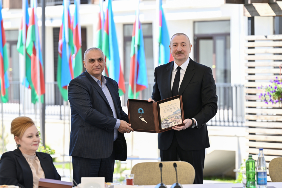 Prezident İlham Əliyev Zəngilan şəhərində sakinlərlə görüşüb, “Zangilan City Park Hotel”in təməlini qoyub (FOTO)