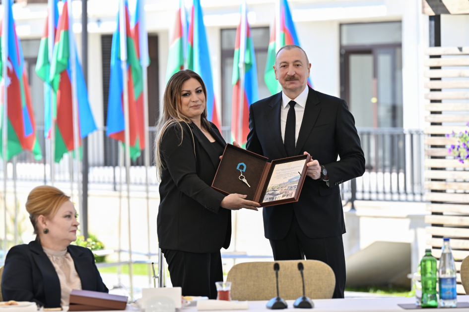 Prezident İlham Əliyev Zəngilan şəhərində sakinlərlə görüşüb, “Zangilan City Park Hotel”in təməlini qoyub (FOTO)