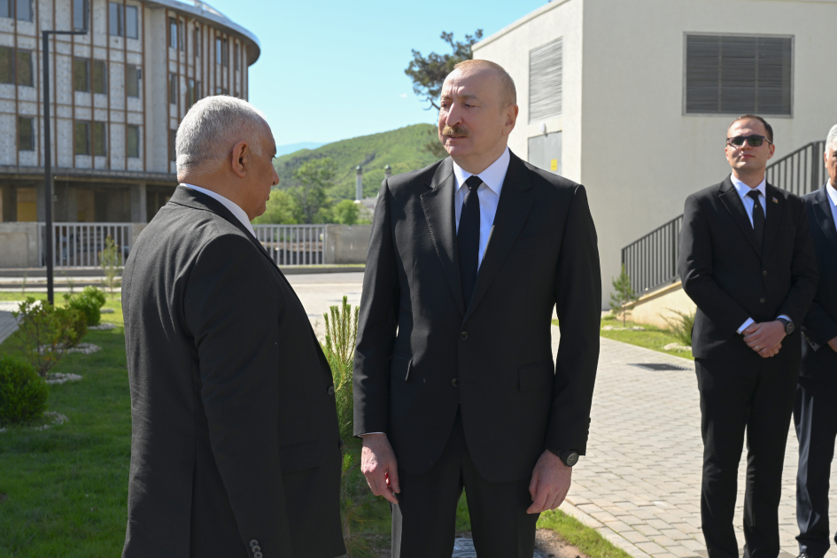 Prezident İlham Əliyev Zəngilan şəhərində sakinlərlə görüşüb, “Zangilan City Park Hotel”in təməlini qoyub (FOTO)