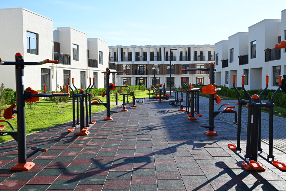 Prezident İlham Əliyev Zəngilan şəhərində sakinlərlə görüşüb, “Zangilan City Park Hotel”in təməlini qoyub (FOTO)
