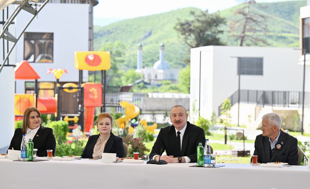 Prezident İlham Əliyev Zəngilan şəhərində sakinlərlə görüşüb, “Zangilan City Park Hotel”in təməlini qoyub (FOTO)