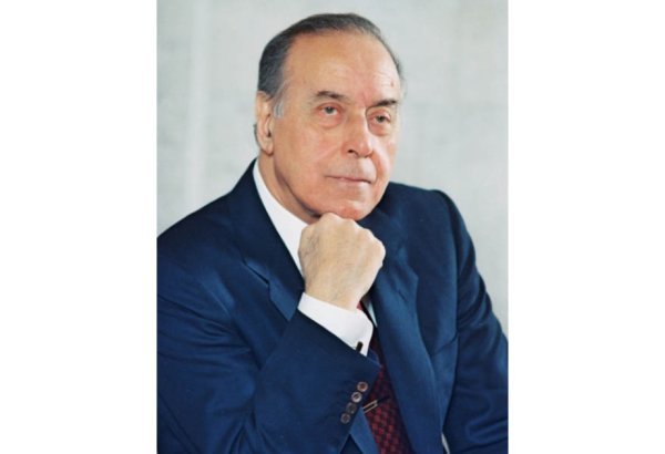 Heydər Əliyev Azərbaycan tarixində dövlətçilik ənənələrinin, milli dirçəlişin güclənməsinə əvəzolunmaz töhfələr vermiş görkəmli dövlət xadimidir - Samir Nuriyev